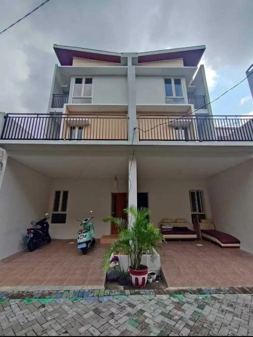 Rumah Baru Gress Siap Huni  Lokasi Jambangan Surabaya