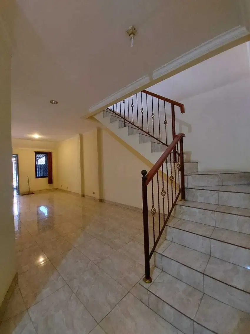 Rumah 3 Kamar di Lippo karawaci taman ubud harga 1M an siap huni
