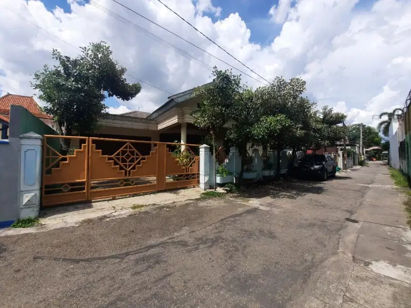 Rumah Luas Lingkungan Aman dan Nyaman Tengah Kota