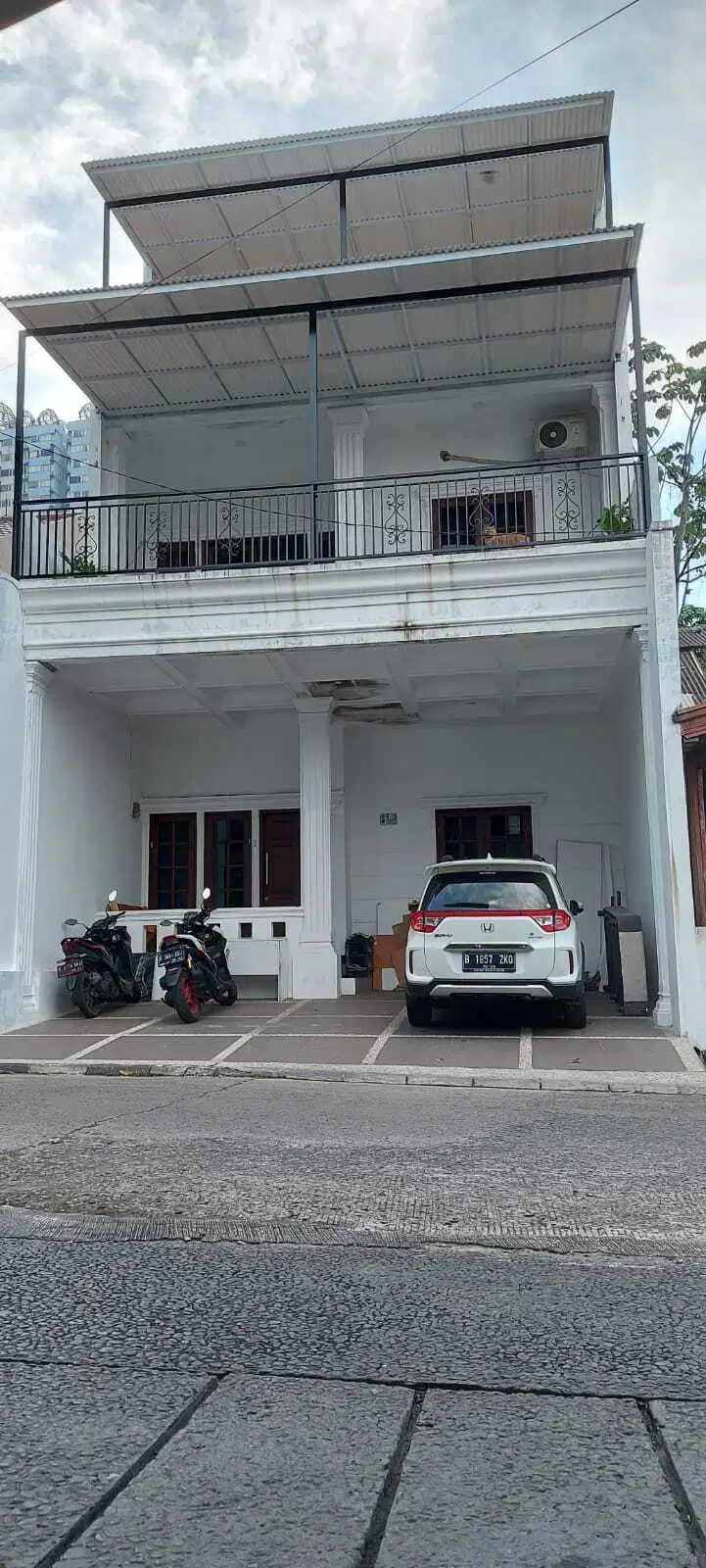 Rumah 3 lantai di Pesona depok estate Margonda Raya Depok