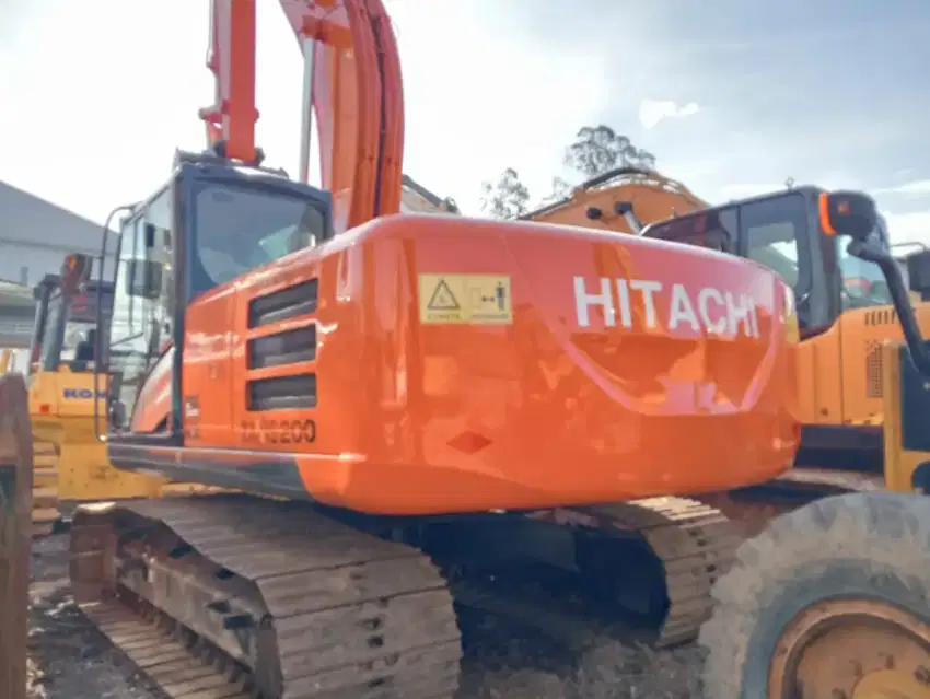 HITACHI ZX200-5G 2018 ALAT BERAT EXCAVATOR .
