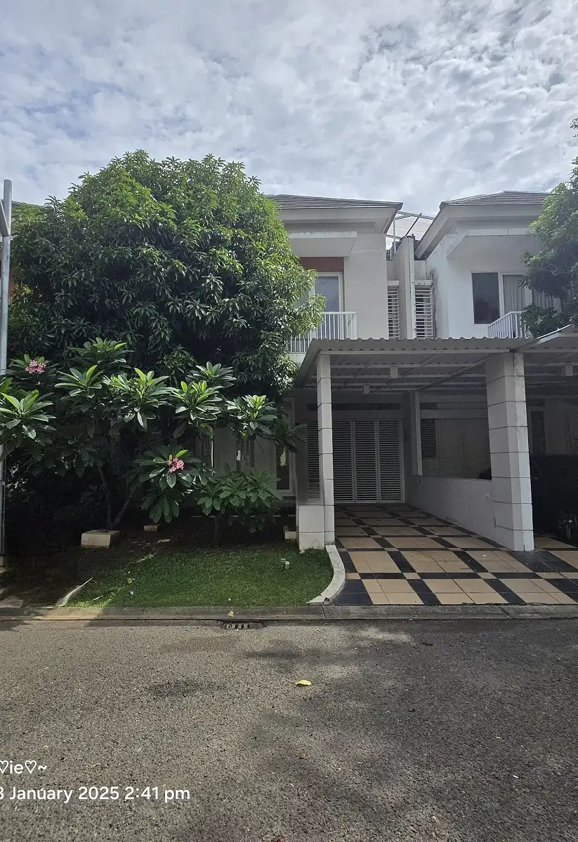 Rumah di Jalan Utama Cluster Summarecon Bekasi