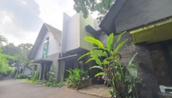 TOWN HOUSE PRAPANCA RAYA KEBAYORAN BARU
