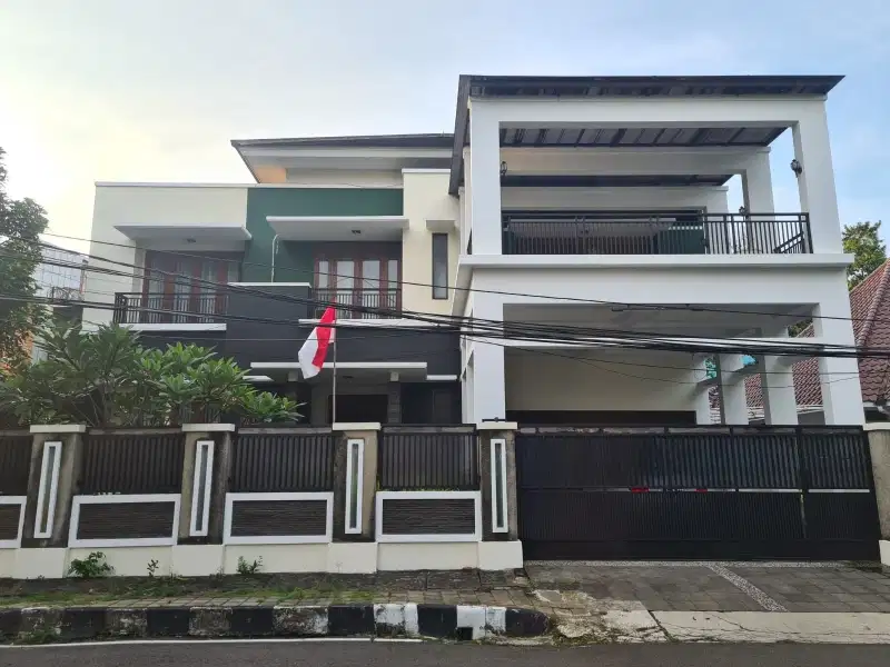 Rumah 2 Lantai Di Kawasan Elit Menteng Kakarta