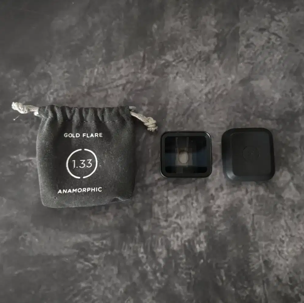 MOMENT Anamorpic  Mobile lens 133x Blue Flare