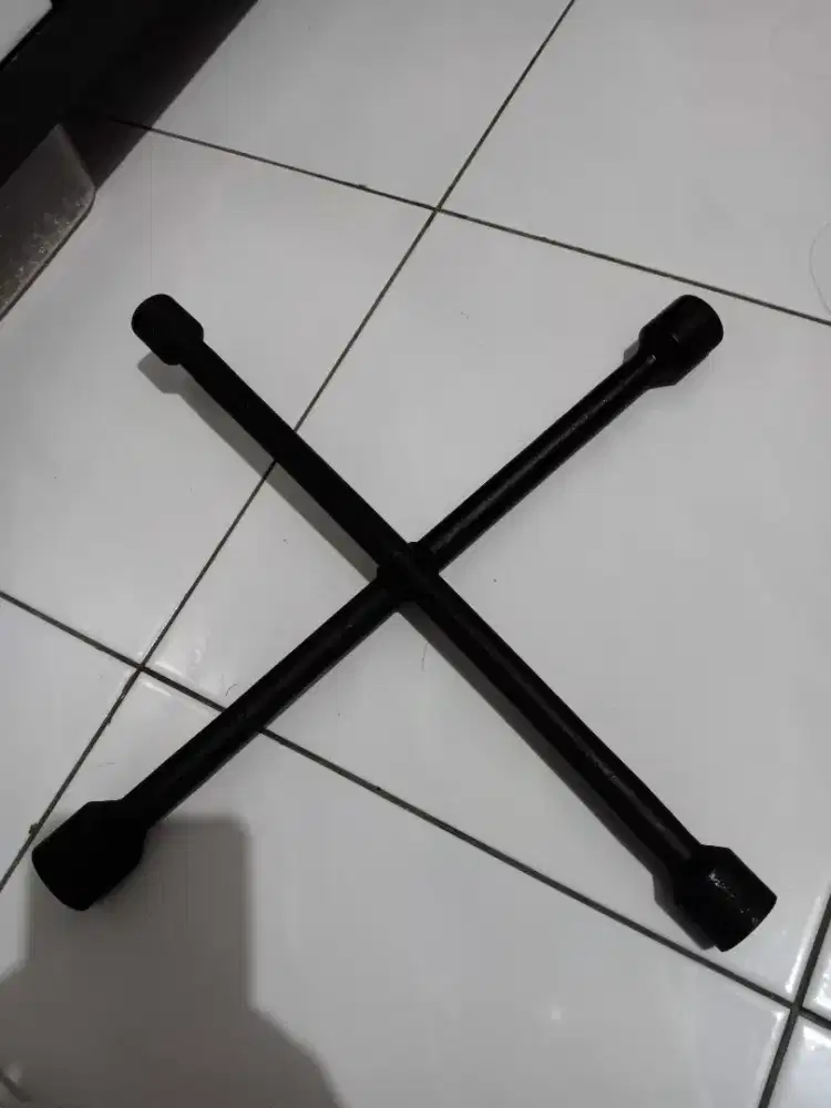 Kunci Roda Palang Jadul