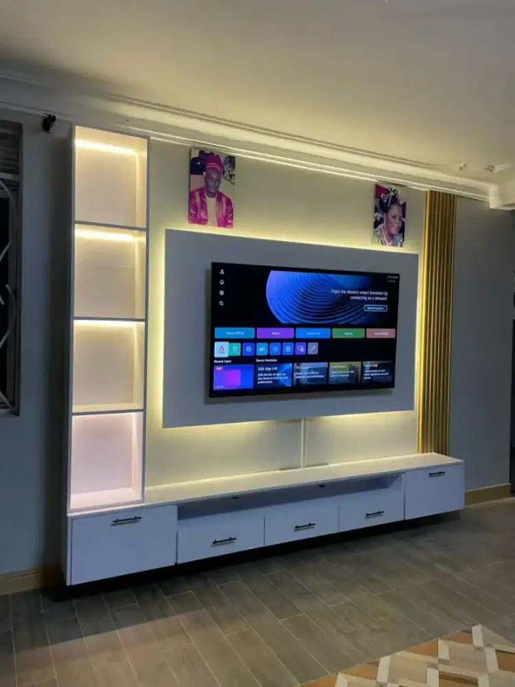 Backdrop TV minimalis