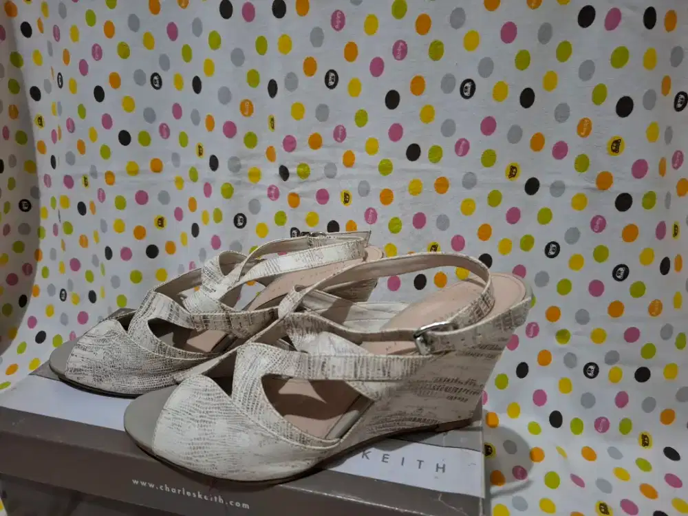 Sepatu Charledkeith ORI