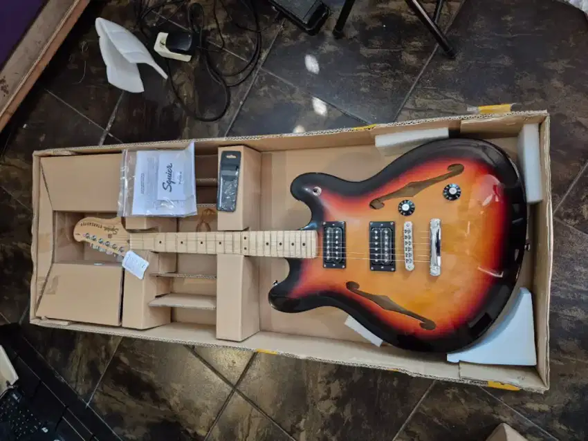 Guitar squier starcaster by fender