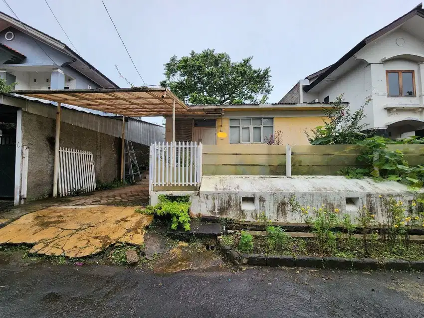 Rumah Hitung Tanah di Setiabudi Regency, Lingkungan Asri Sejuk
