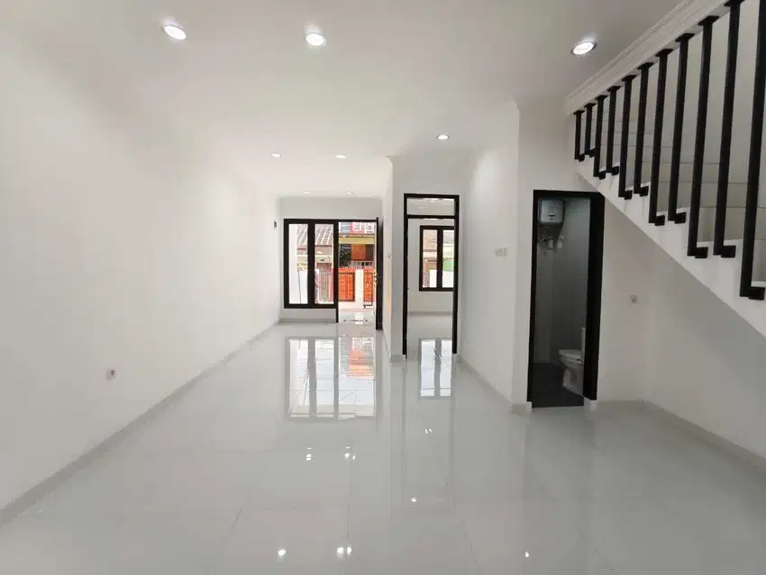 Rumah 2 Lantai baru di cisaranten Arcamanik tinggal huni