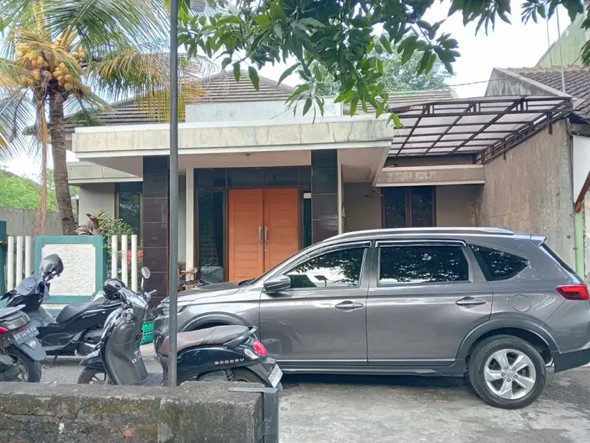 Rumah nyaman luas 200m sumber Banjarsari