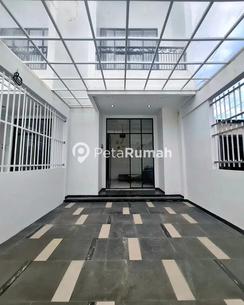 DIJUAL TOWNHOUSE CAKEP FULL FURINISH JL MEDAN AREA SELATAN - SUKARAMAI