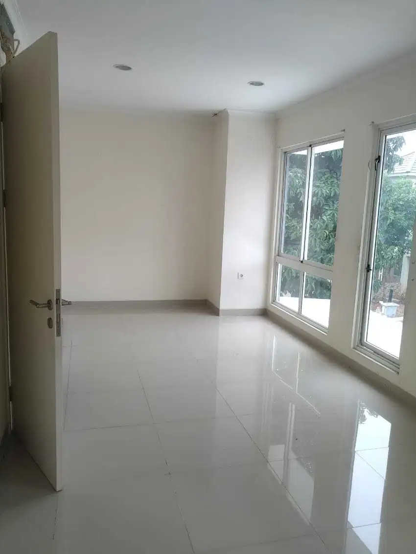 Rumah Thomson Gading Serpong Hook Rapi Posisi dekat Clubhouse