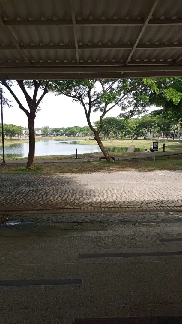 Djl rumah view danau 2 lantai 9x15 di citraland,belum pernah dihuni