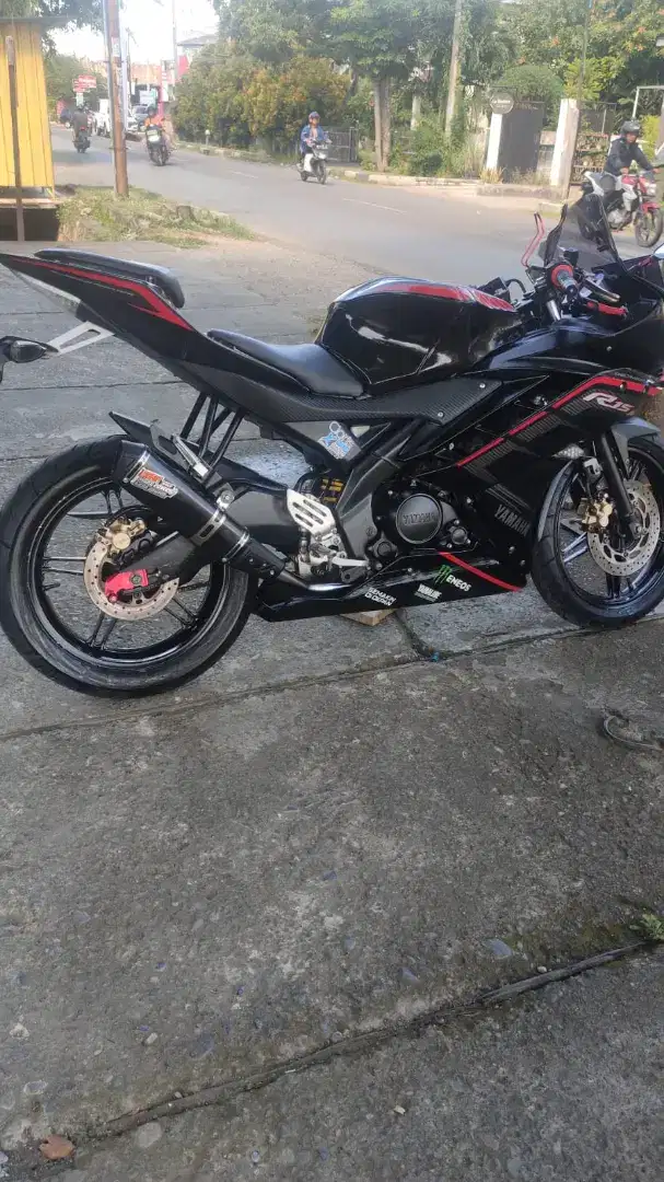 Yamaha r 15 black sport