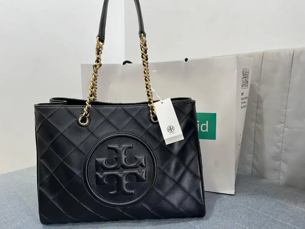 Tory burch fleming soft chain tote bag