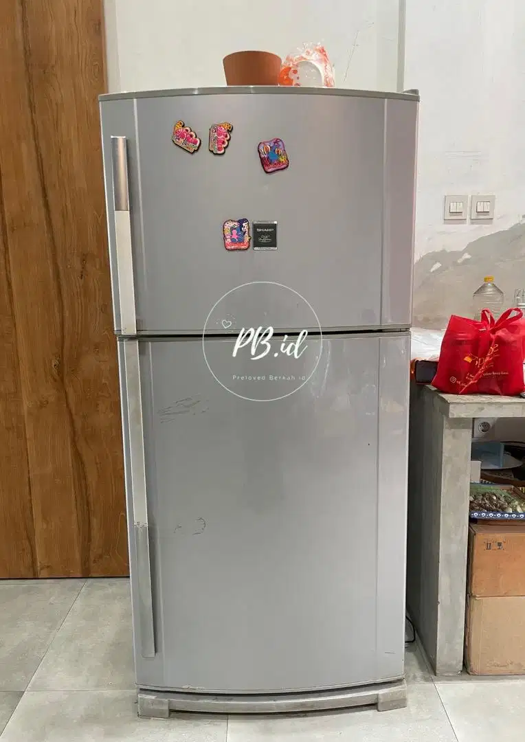 kulkas merk SHARP tipe SJ 610 M - SL