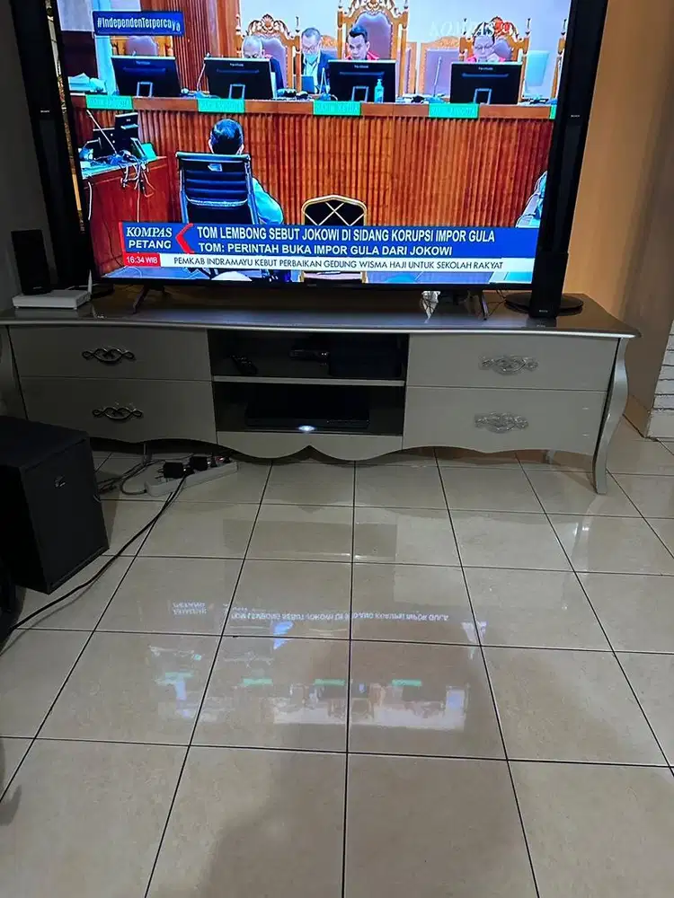 Lemari tv prodak informa