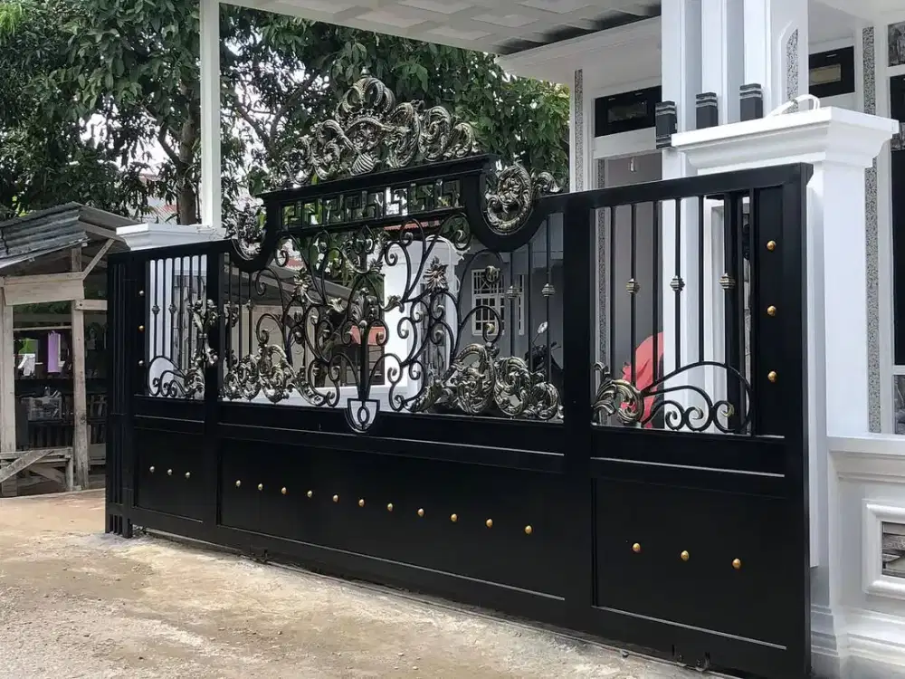 Pintu pagar motif tempahan ornamen dan Clasik