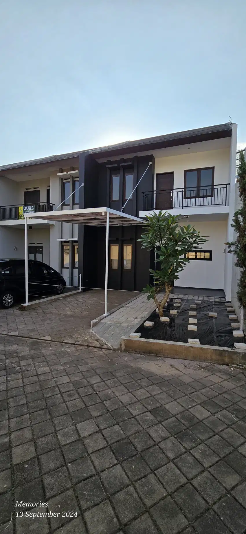 Jual rumah 2 lantai di Mega raya Pasteur Bandung