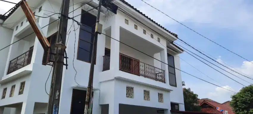Di jual rumah mewah dalam kamplek di jatiwaringin bekasi