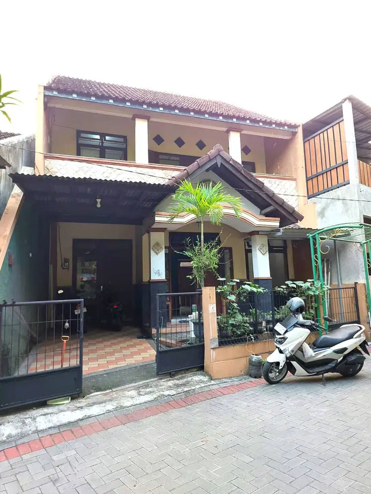 Rumah Tengah Kota Lingkungan Perumahan di Gambiran