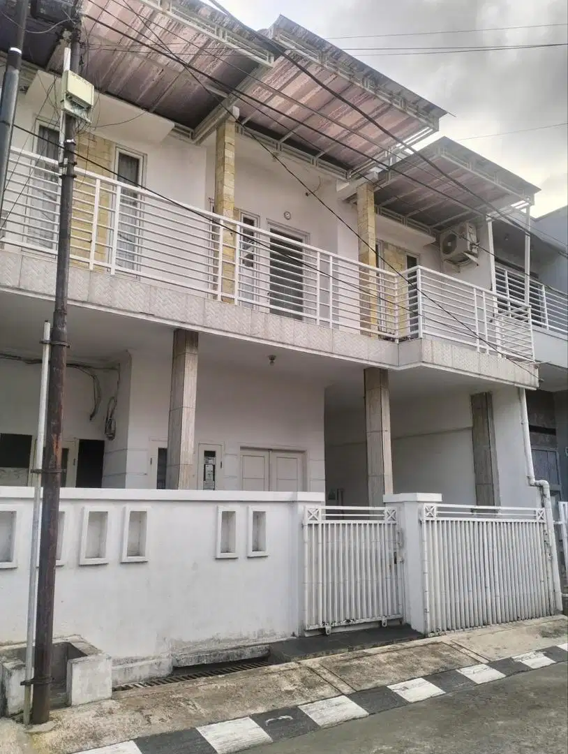 Dijual Rumah Cantik 2 Lantai Siap Huni Semi Furnish di Bekasi Timur
