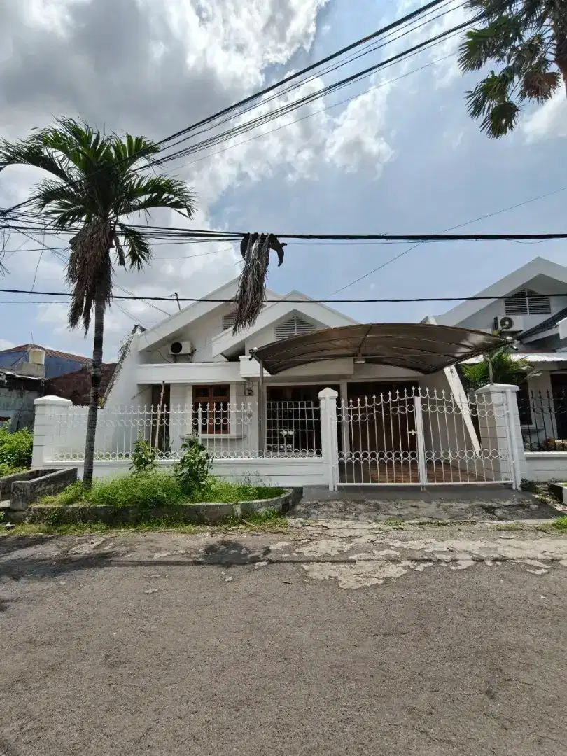 Dijual Rumah Dharmahusada Indah 1 Lantai