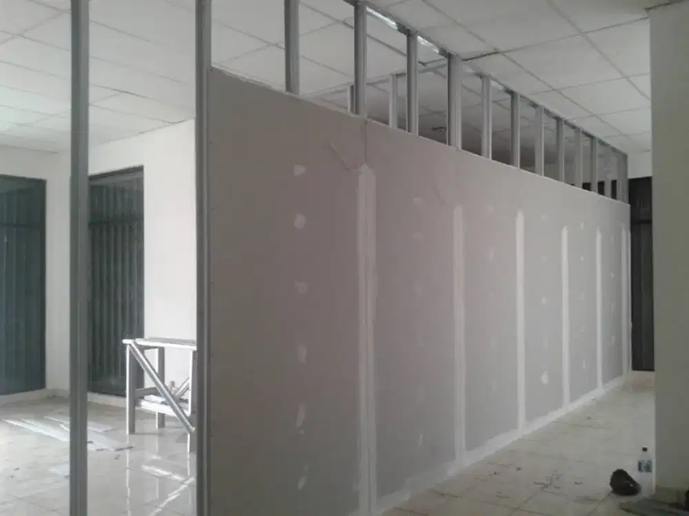 Tukang partisi gipsum