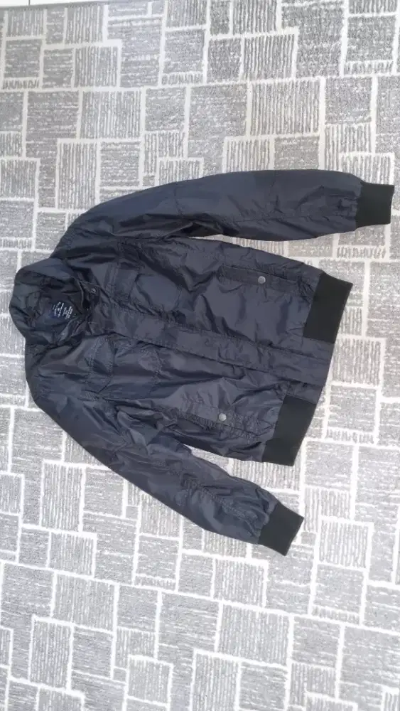 Jaket brand Tom Tailor / bahan parasut