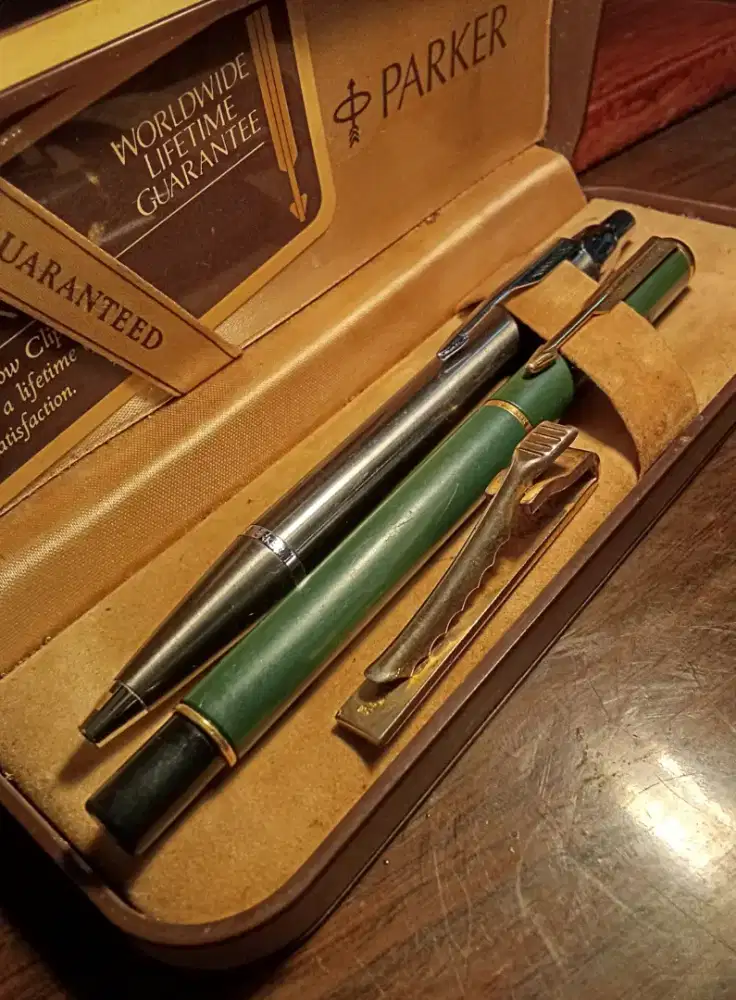 Sepasang Pulpen Parker Made In UK & Penjepit Dasi Royal Windsor