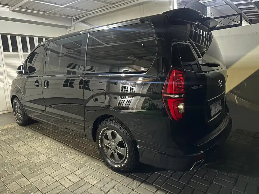 Hyundai H-1 2020 Diesel 11 seater low KM