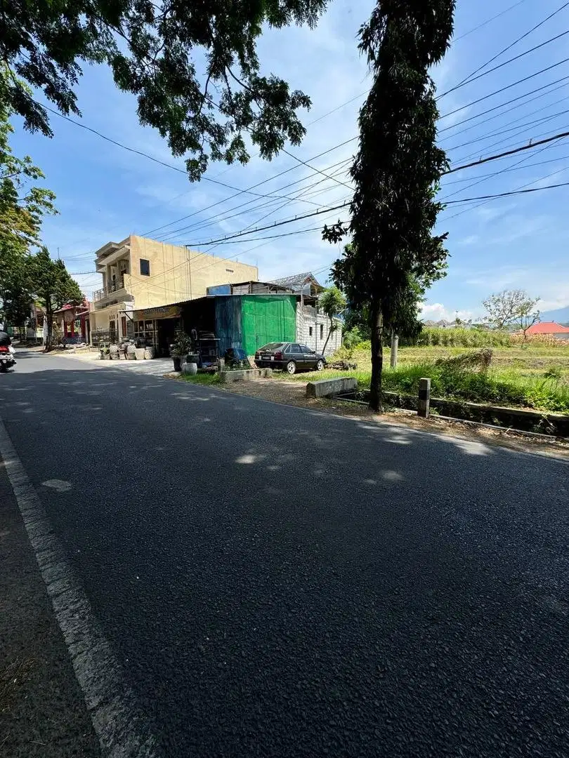 Tanah Poros Jalan Kota Batu .