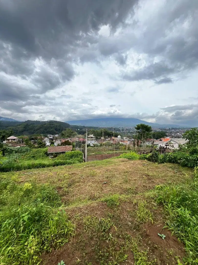 View super cakep pegunungan dan kota batu