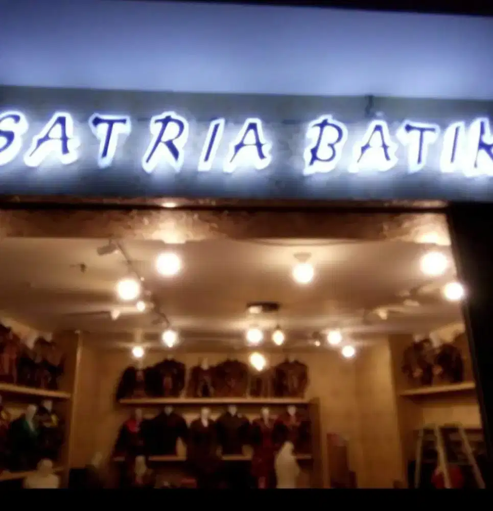 Hurif Akrilik dengan Lampu