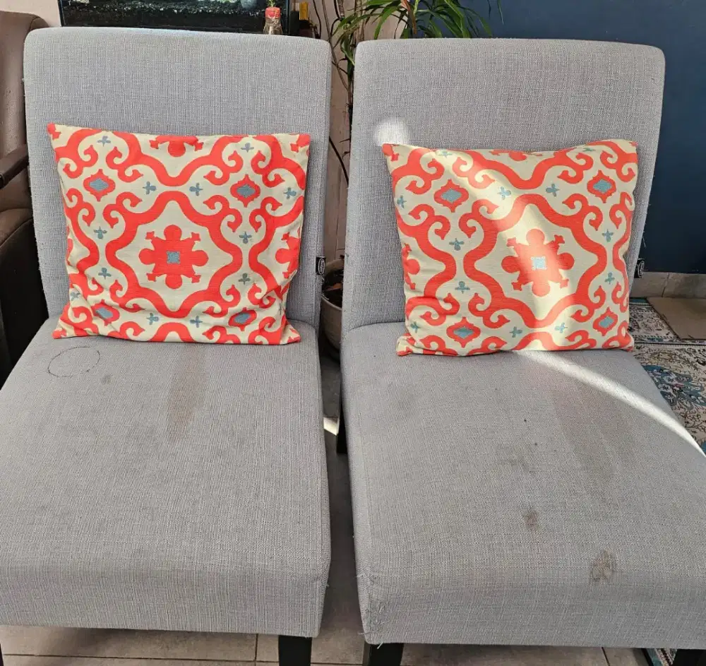 Sepasang Kursi minimalis