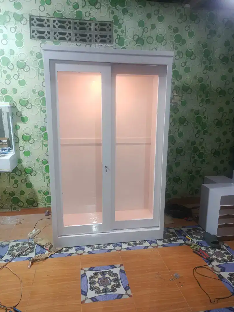 Almari Display Gantung / Lemari Gantung Kaca Minimalis Murah
