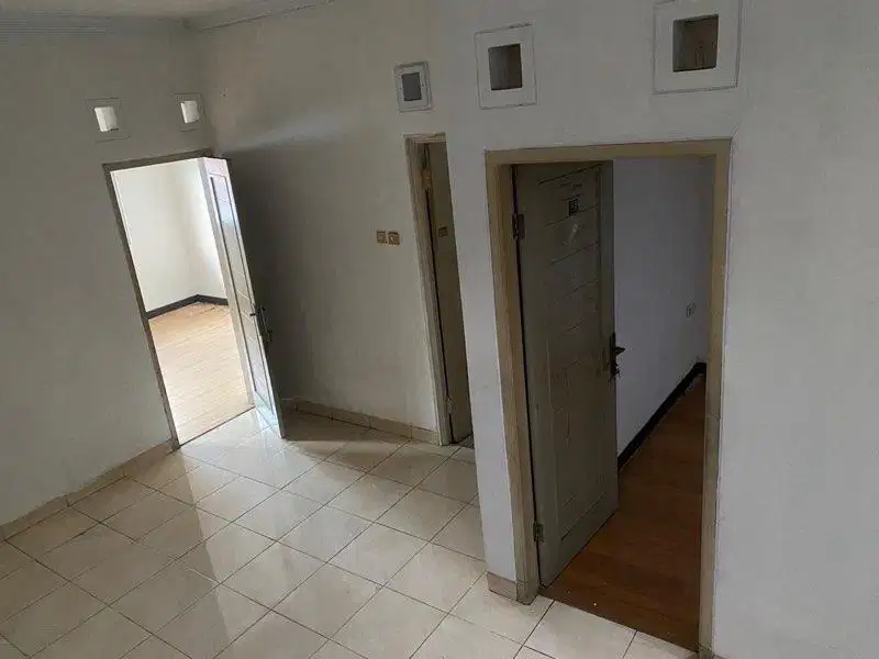 Jual Rumah Standar Kosongan 5 kamar tidur di Graha Sunter Pratama