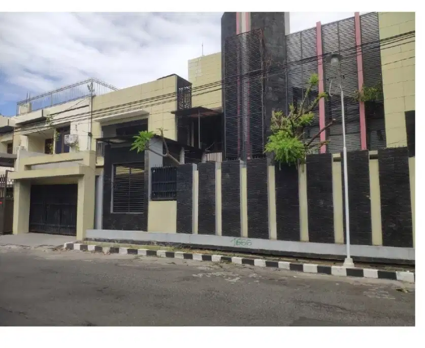 Rumah di Manyat Kertoarjo Surabaya Bagus Terawat Dekat Tengah Kota Sby