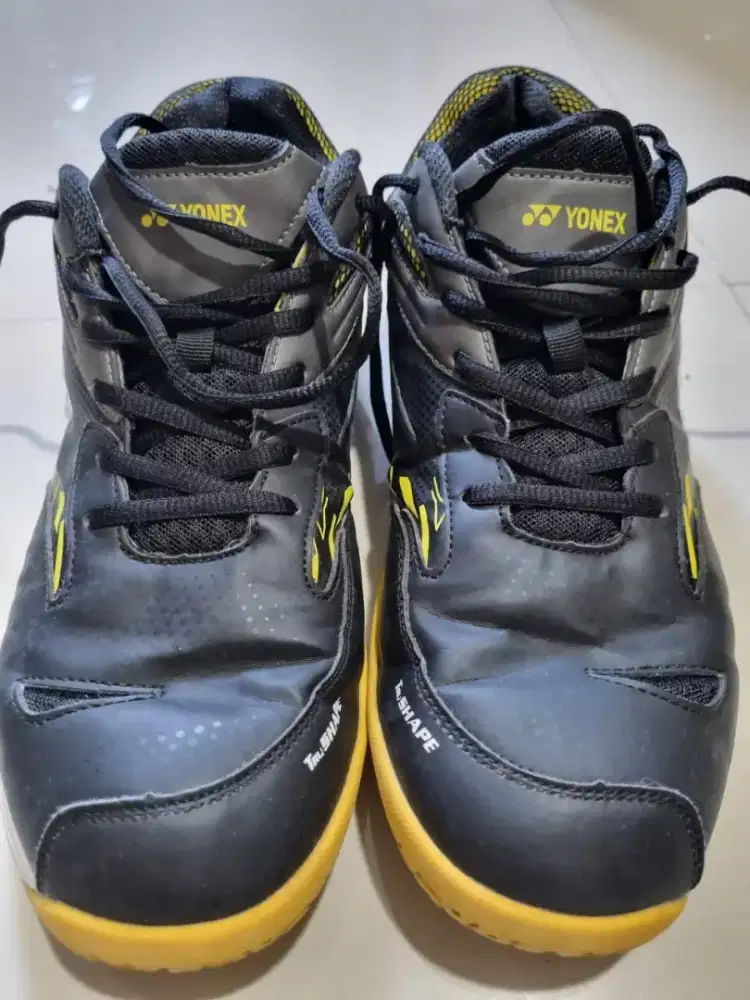 Sepatu badminton Yonex Atlas size 45,5