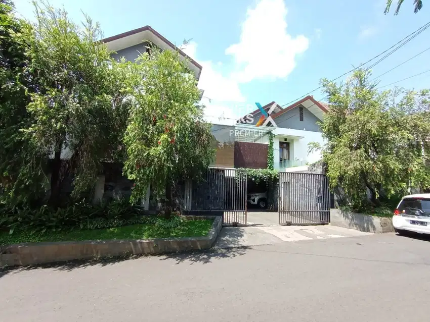 Dijual Rumah Modern Terawat 3 Lantai di Puncak Dieng, Sukun Malang