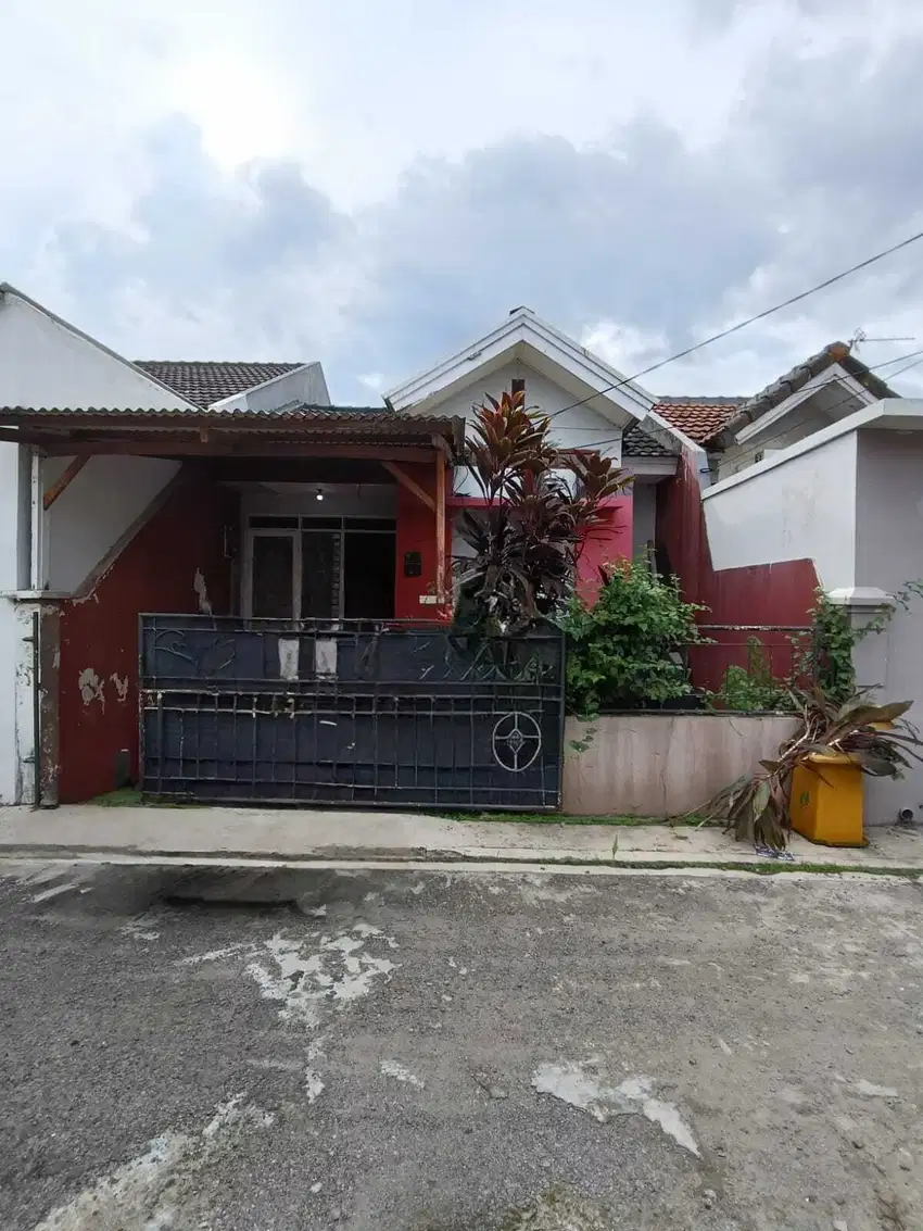 RUMAH BANGUNAN LAMA DI CITRA RAYA CLUSTER INDIRA TANGERANG