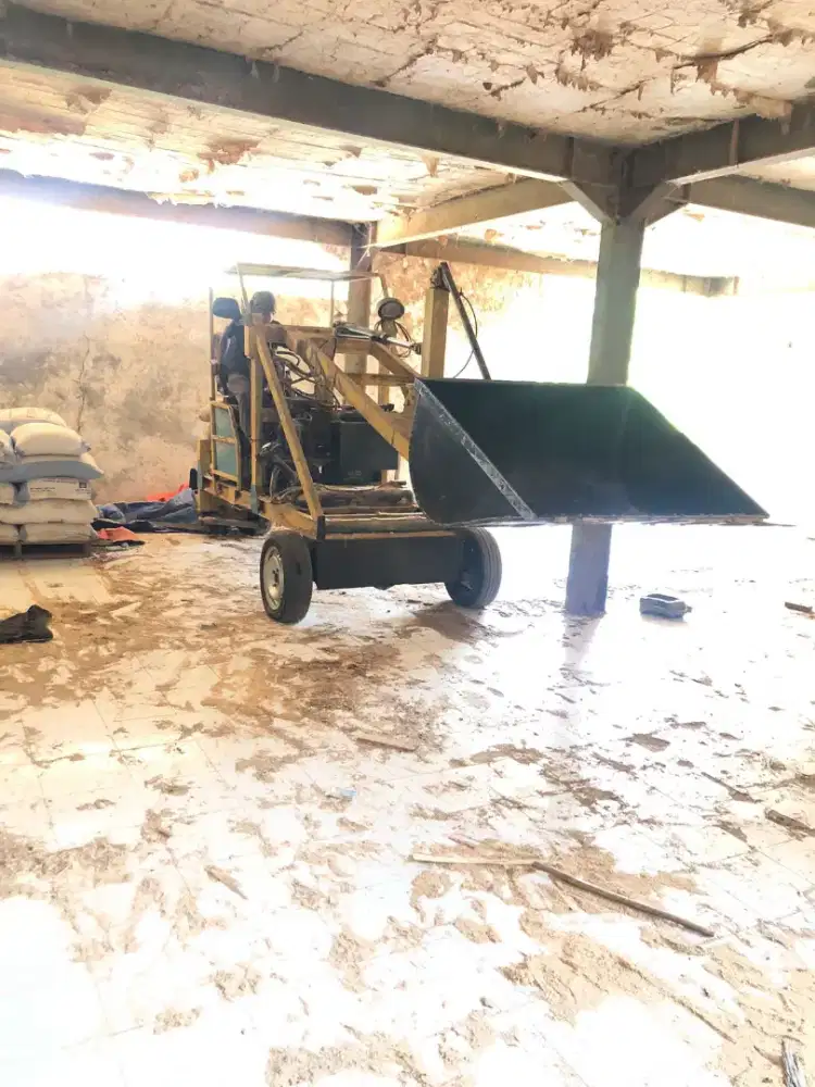 Mesin Wheel Loader Kapasitas 2 m3 (kubik)