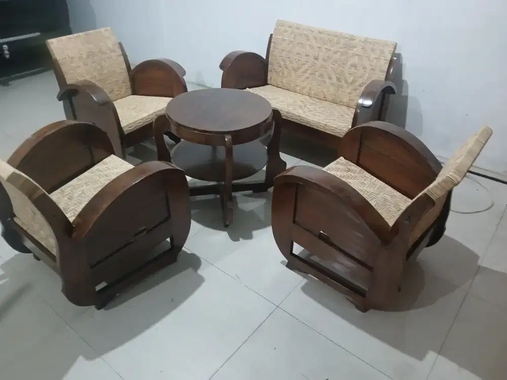 Kursi Sedan Lawasan Vintage