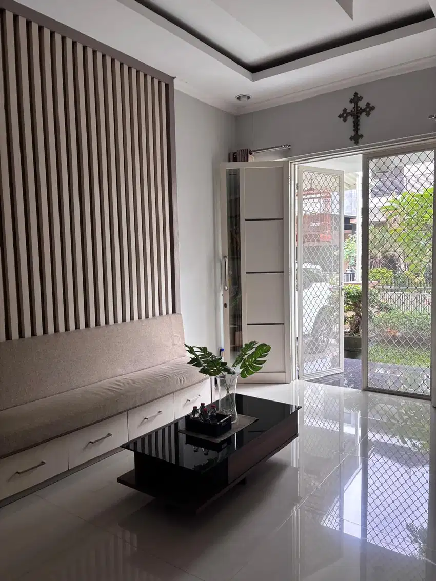 Rumah Pakuwon City Minimalis, Siap Huni Row Jalan 3 Mobil