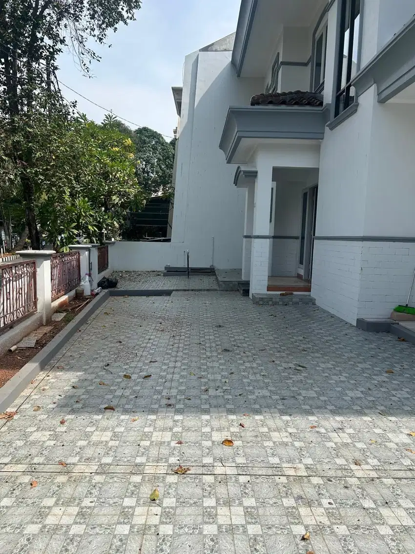 Disewakan, Rumah Rapih Siap Huni Posisi Hoek Di Danau Indah, Nego