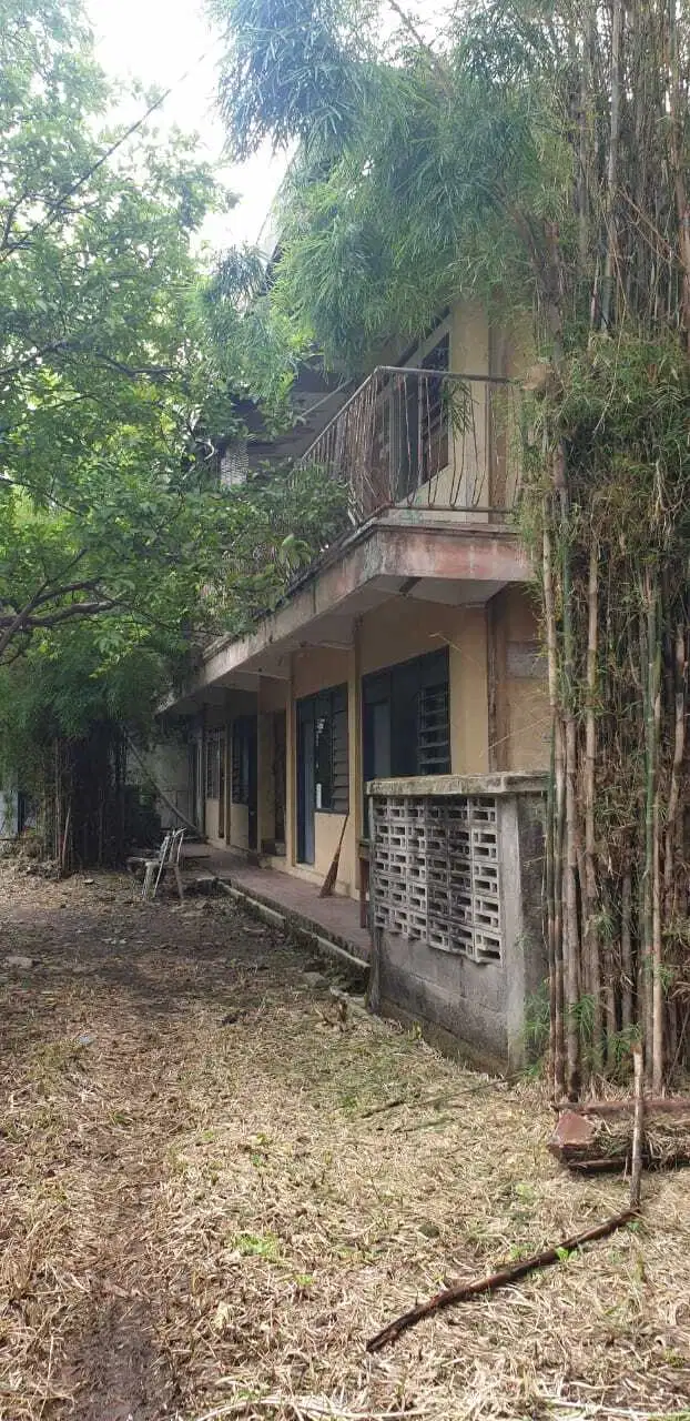 Dijual Tanah Siap Bangun. Bonus Bangunan Rumah Kost Non Aktif