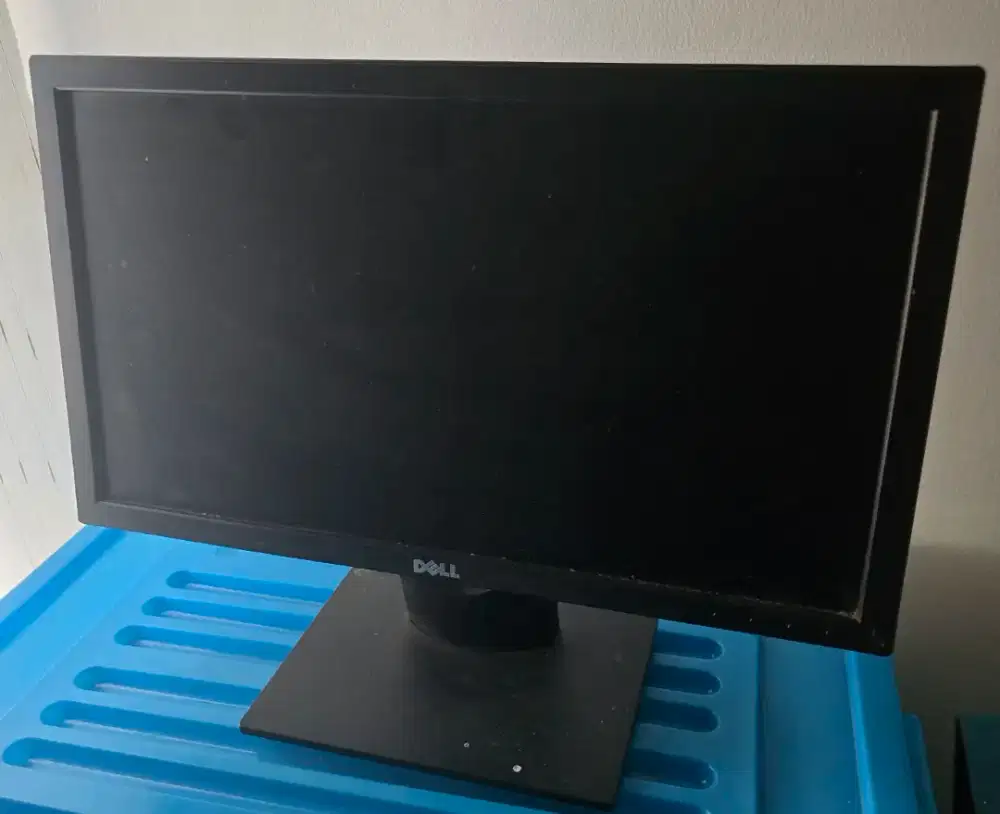 Paket desktop dan monitor