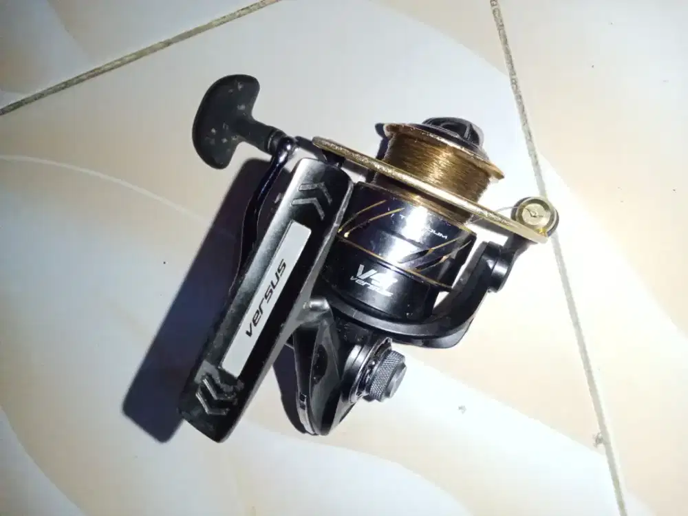reel versus ukuran 3000 merk taradum gear ratio 5.2.1 (nego tipis)